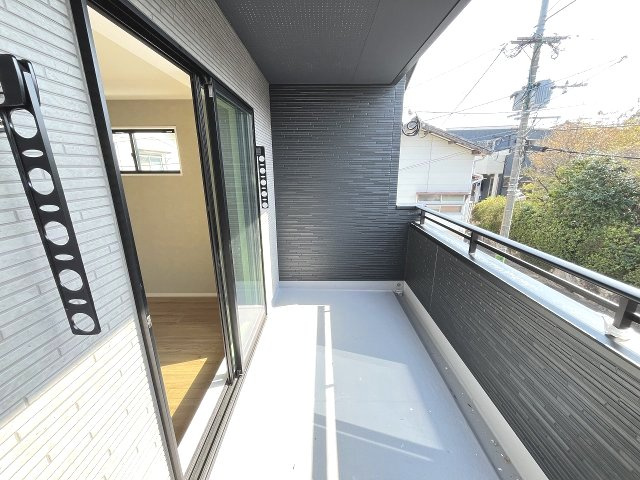 【バルコニー】 | 春日市天神山7丁目1期　1号棟（全2棟）【仲介手数料無料・0円】 | 現地写真。インナーバルコニーです。