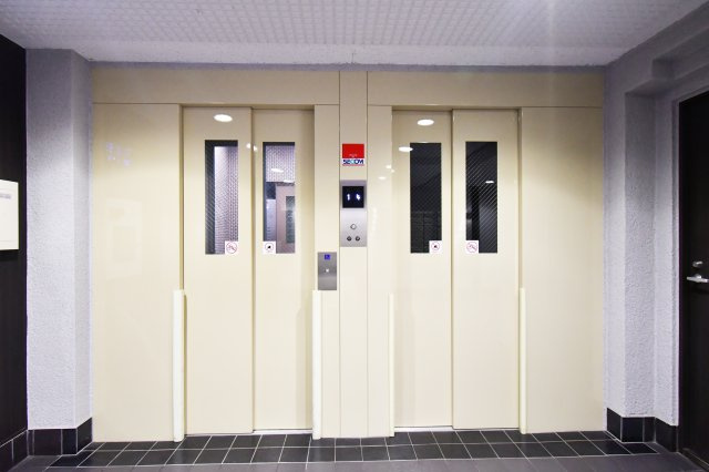 ルネ大宮パークステイツのその他共用部分|2基設置されており、123戸のビッグコミュニティでも朝の混雑を緩和します。車椅子の方にも優しいバリアフリー設計を採用しています。