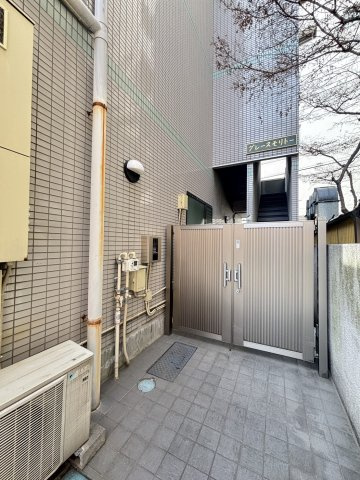 府中市清水が丘１丁目の賃貸マンションのエントランス