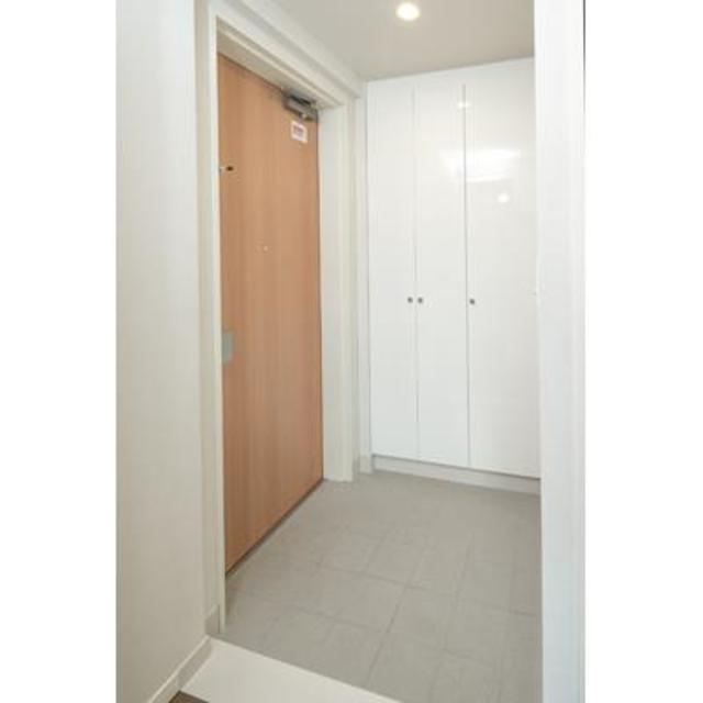 メルクマール京王笹塚レジデンスの玄関|※写真は同タイプ住戸です。