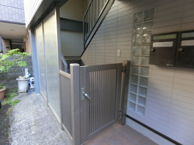 田中ビルのエントランス