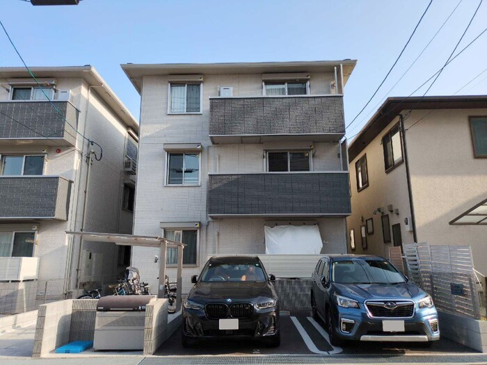 ヴェラ　アズールの駐車場