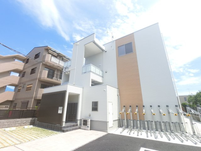 ヴィラ原木中山の外観