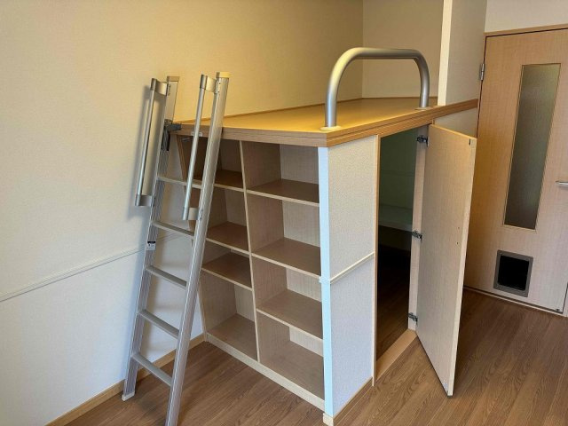 レオパレスダッファデル　タカオの内装|※同タイプ部屋の写真となります（収納ベッド）
