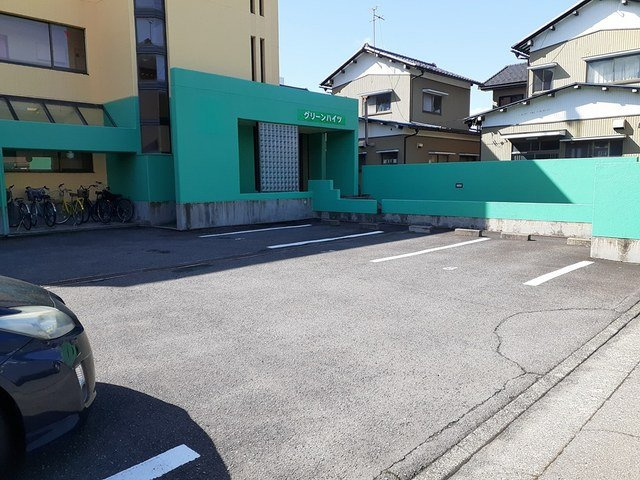 グリーンハイツの駐車場|駐車スペースもあります