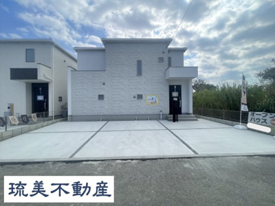 【外観】 | 南城市玉城糸数4期（全2棟）1号棟 | 1号棟　並列駐車3台完備♪