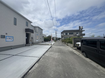 【前面道路含む現地写真】 | 南城市玉城糸数4期（全2棟）1号棟 | ※北東側公道4m♪