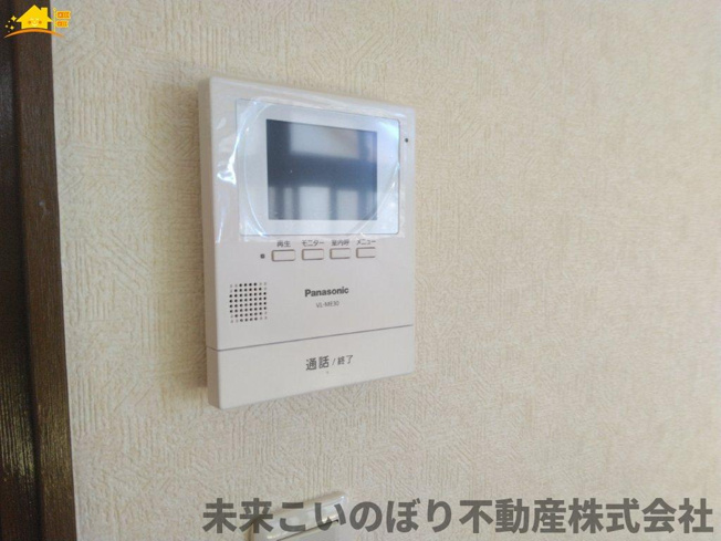 【防犯設備】 | 戸建 久喜市除堀 | TVインターフォンは来訪者の確認にとても便利で安心です。
録画システム付きなので、留守時の確認も可能です。