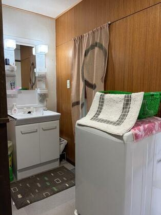 中台工業伊東マンション第1別館の独立洗面台