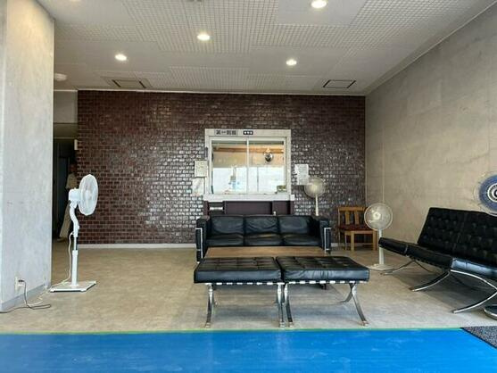 中台工業伊東マンション第1別館のエントランス