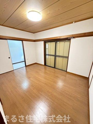 高岡町下倉永　中古平屋の洋室