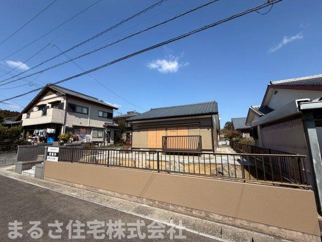 高岡町下倉永　中古平屋の前面道路含む現地写真