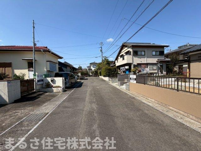 高岡町下倉永　中古平屋の前面道路含む現地写真