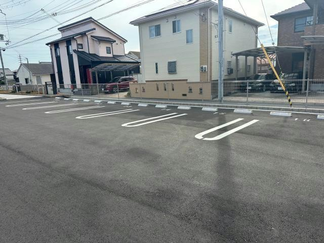 グランデフォルトーネBの駐車場