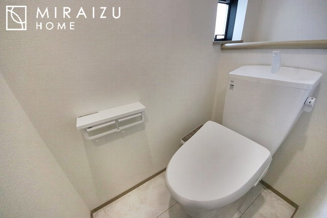 【トイレ】 | おしり洗浄、ビデ洗浄、暖房便座の機能を標準装備。トイレットペーパーの無駄遣いを防ぎ、肌を傷つける心配がありません♪