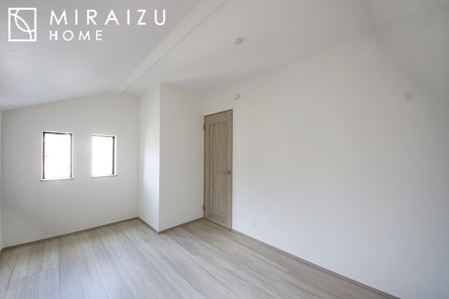 【洋室】 | 建物完成につき、実際のお部屋をごゆっくりご見学いただけます。お休みの日にご家族で見学はいかがでしょう。