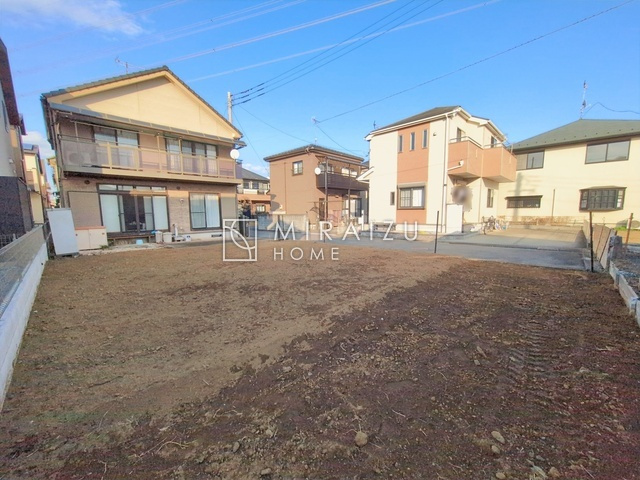 【外観】 | 青く澄み渡った綺麗な空と、陽の光をたっぷりと受ける、そんな新築住宅で新生活をスタートしてみませんか？見学・ご相談等、ミライズホーム(株)までお気軽にご連絡下さい。