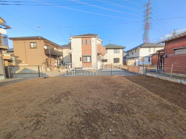 【外観】 | 青く澄み渡った綺麗な空と、陽の光をたっぷりと受ける、そんな新築住宅で新生活をスタートしてみませんか？見学・ご相談等、ミライズホーム(株)までお気軽にご連絡下さい。