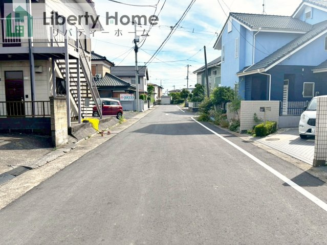 龍ケ崎市姫宮町1期　新築戸建　1号棟の前面道路含む現地写真