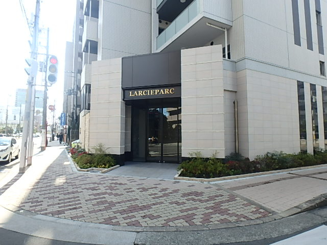 ラルシェパルク新大阪のエントランス