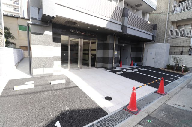 フォーリアライズ城東ネオスのエントランス