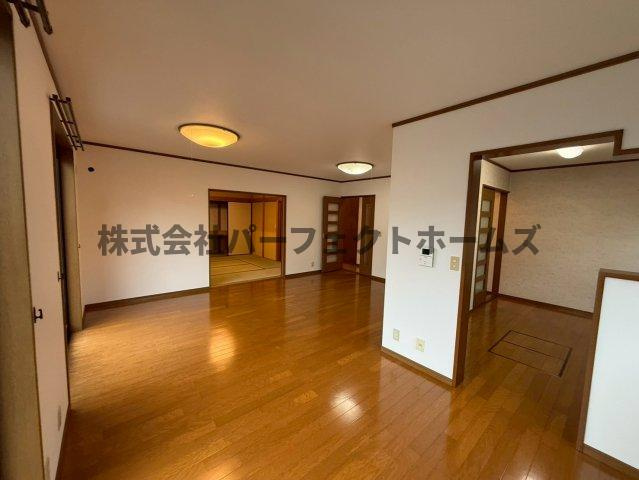 東香里南町戸建　賃貸の居間・リビング|リビングです