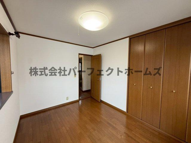 東香里南町戸建　賃貸の洋室|コンパクトで使いやすい洋室です