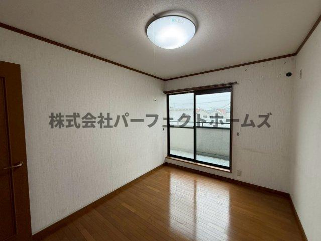 東香里南町戸建　賃貸の洋室|個人の部屋や寝室として使える洋室です
