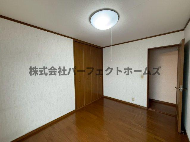 東香里南町戸建　賃貸の洋室|個人の部屋や寝室として使える洋室です