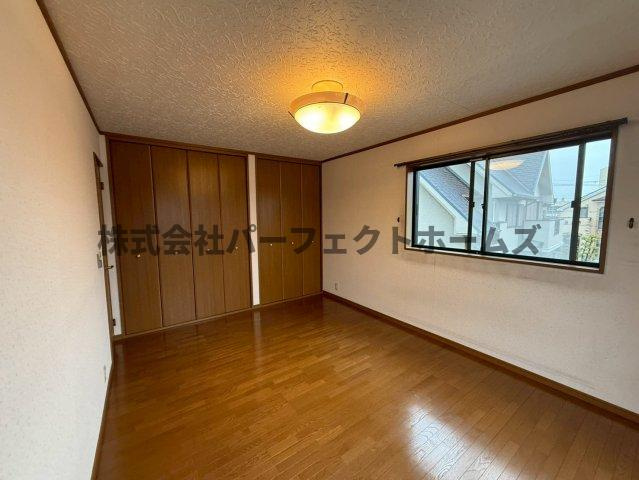 東香里南町戸建　賃貸の洋室|広々とした洋室です