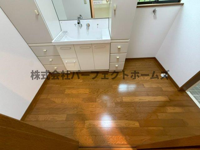 東香里南町戸建　賃貸の洗面所|コンパクトで使いやすい洗面所
