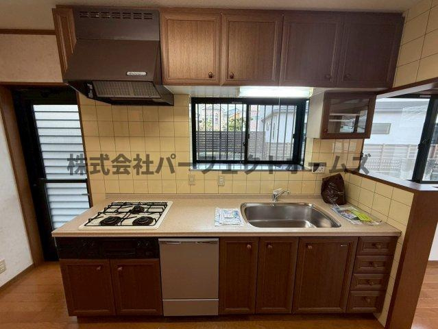 東香里南町戸建　賃貸のキッチン|お料理しやすいキッチンです
