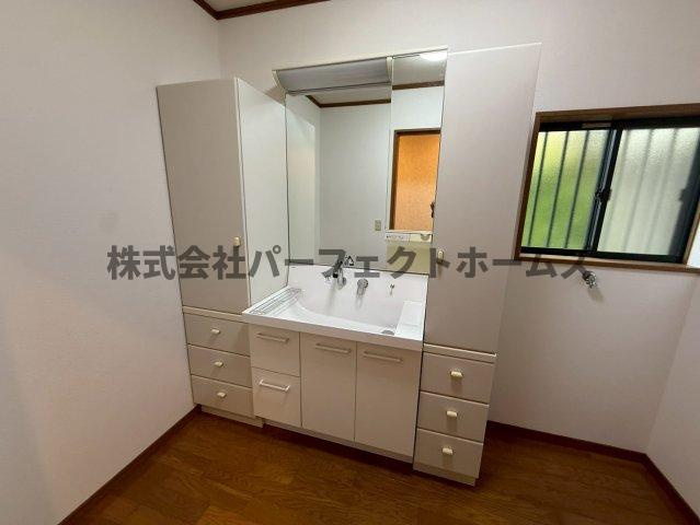 東香里南町戸建　賃貸の独立洗面台|使いやすい独立洗面台です