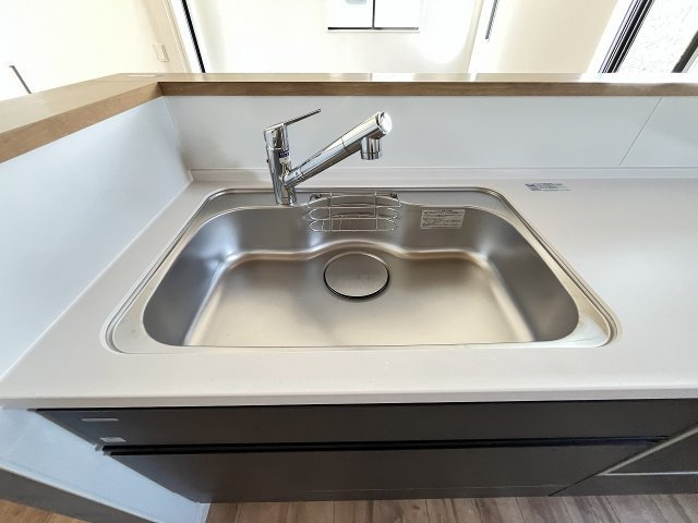 【キッチン】 | 福岡市西区周船寺2丁目2期　8号棟（全8区画）【仲介手数料無料・0円】 | 施工例。施工例は完成時と異なる場合があります。
