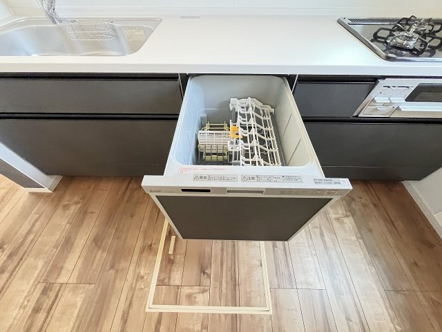 【キッチン】 | 福岡市西区周船寺2丁目2期　8号棟（全8区画）【仲介手数料無料・0円】 | 施工例。施工例は完成時と異なる場合があります。