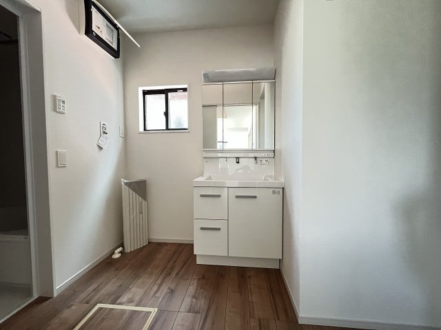 【洗面所】 | 福岡市西区周船寺2丁目2期　8号棟（全8区画）【仲介手数料無料・0円】 | 施工例。施工例は完成時と異なる場合があります。