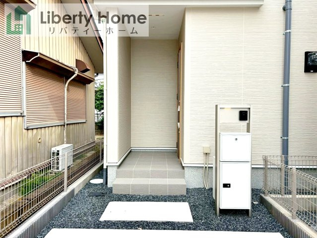 龍ケ崎市姫宮町1期　新築戸建　2号棟のエントランス