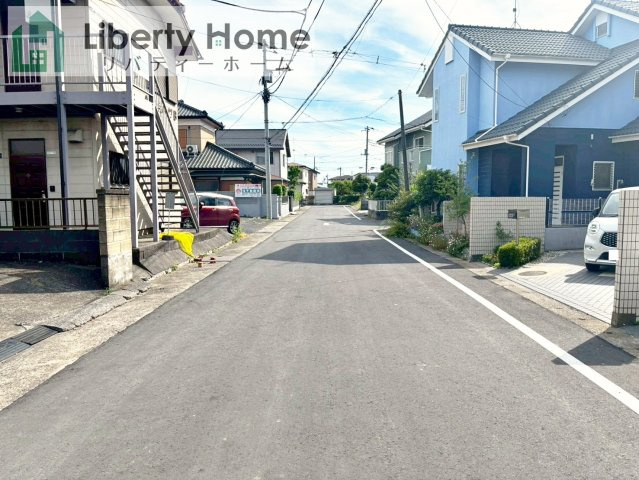 龍ケ崎市姫宮町1期　新築戸建　2号棟の前面道路含む現地写真
