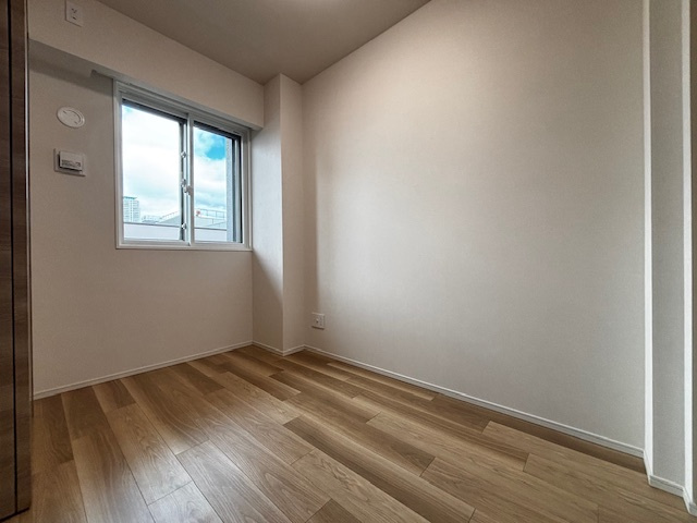 ローレルタワー堺筋本町の洋室