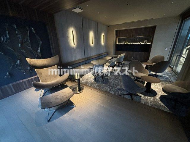 ローレルタワー堺筋本町のエントランス