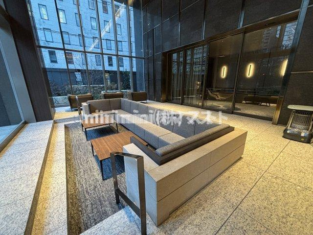 ローレルタワー堺筋本町のロビー