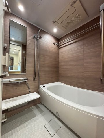 ローレルタワー堺筋本町の浴室