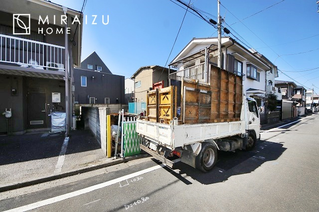 【外観】 | 青く澄み渡った綺麗な空と、陽の光をたっぷりと受ける、そんな新築住宅で新生活をスタートしてみませんか？見学・ご相談等、ミライズホーム(株)までお気軽にご連絡下さい♪
