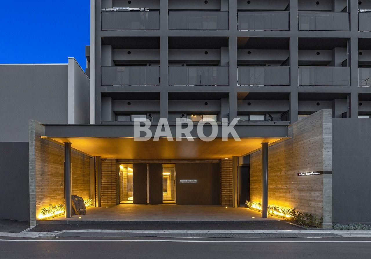 福岡市博多区空港前１丁目の賃貸マンションのエントランス