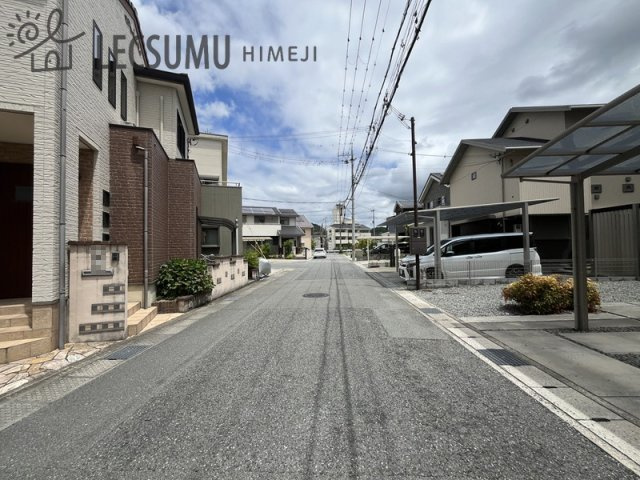 姫路市大塩町汐咲3丁目/中古戸建の前面道路含む現地写真