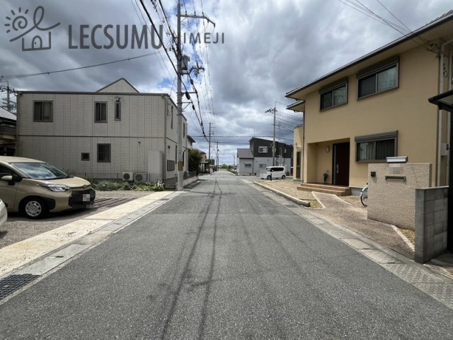姫路市大塩町汐咲3丁目/中古戸建の前面道路含む現地写真