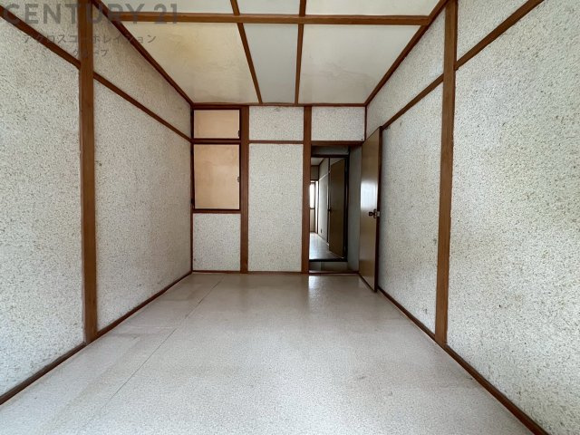 子供部屋…創造性や成長を促す遊びの空間を提供。学習や趣味に集中できる環境を整えます。個別のプライベートスペースは自己表現と自立心を育み、心地よい睡眠環境を整えリラックスできる場所を提供。