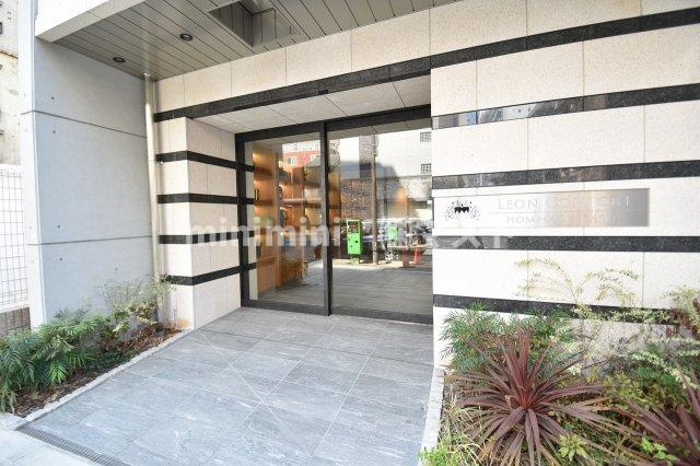 RISING Maison 本町橋のエントランス