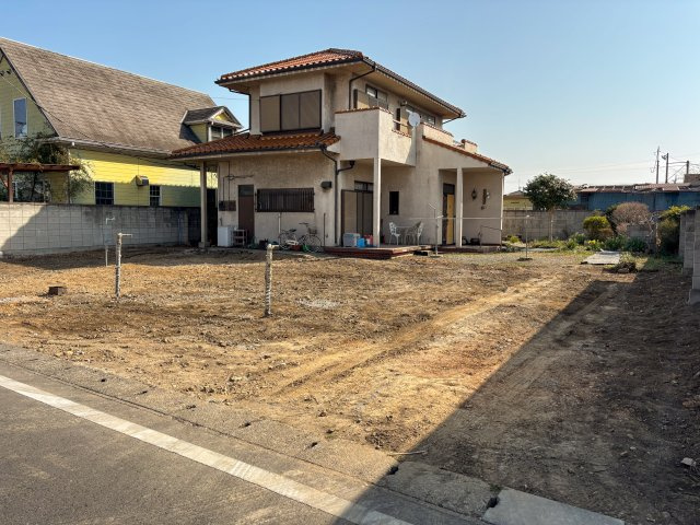 足利市堀込町の売地の外観|敷地にゆとりがあり、駐車スペースや庭・家庭菜園など自由な使い方ができます。