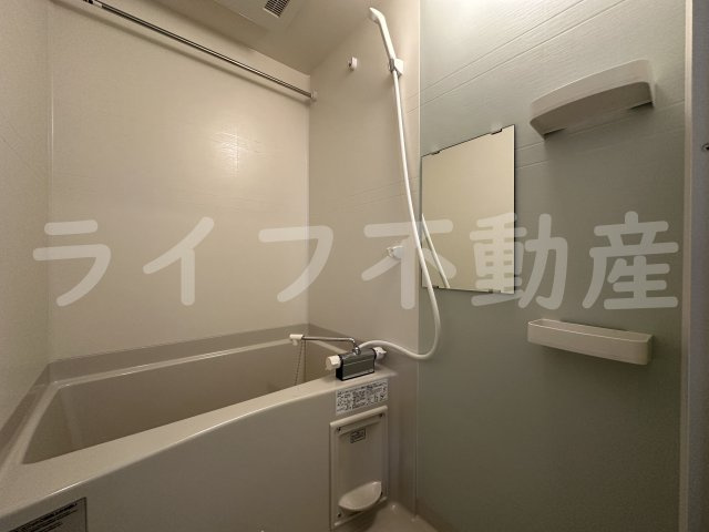 ルミエール若江岩田の浴室